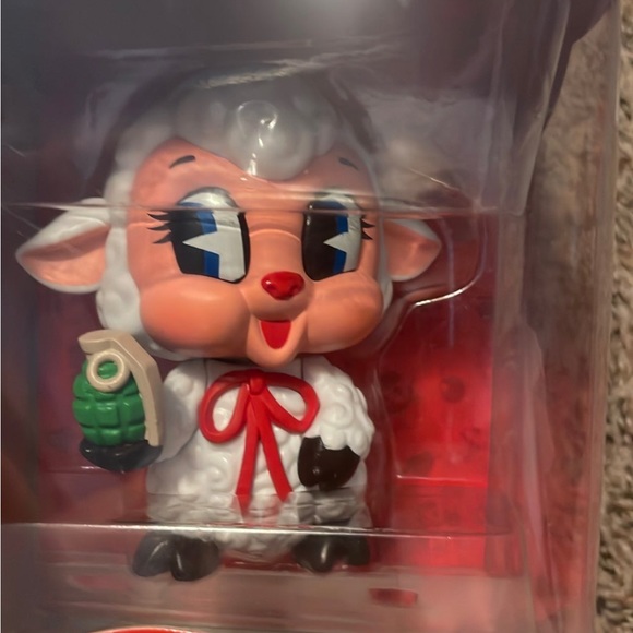 Funko Pop! Villainous Valentines - Darling the Lamb - Picture 5 of 5